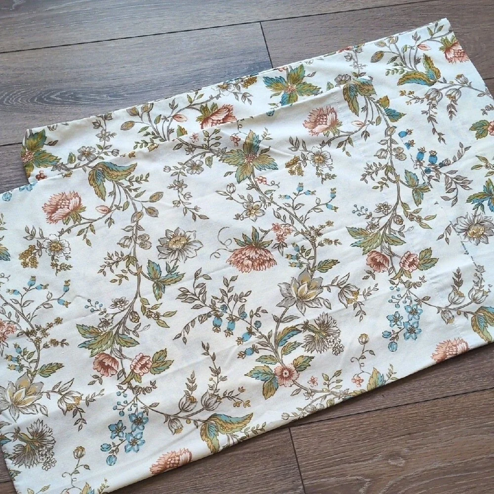 Vintage Ward Floral Standard Percale Pillowcases -‎ Cotton/Poly Blend - 30x20